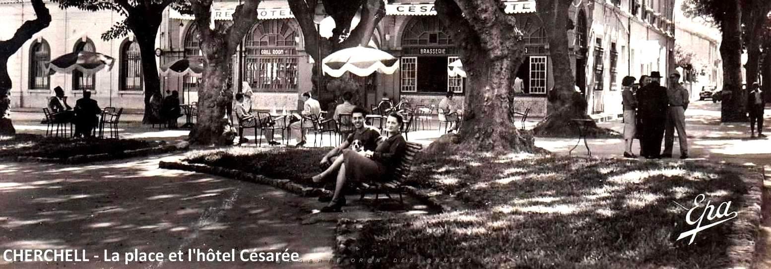 594- Cherchell - La place et l'hotel Cesaree2.jpg